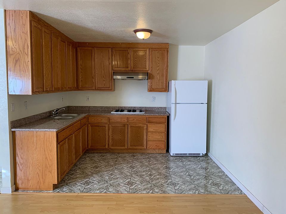 2nd image of 20736 Garden Ave