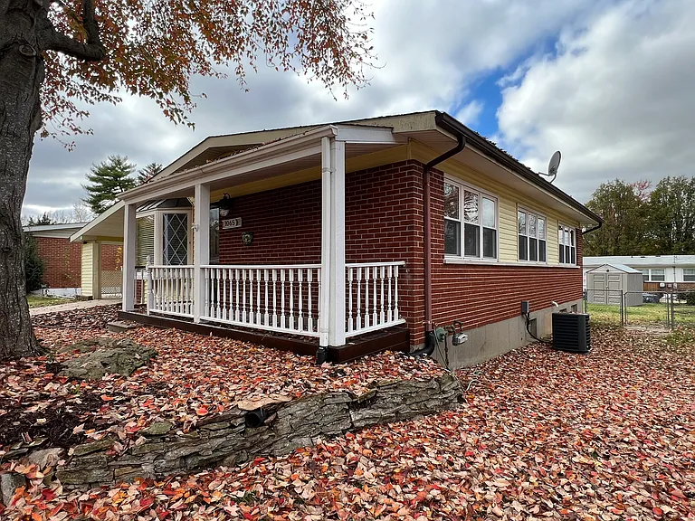 1065 Paddock Dr — Photo 10