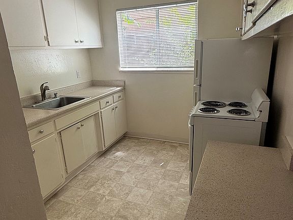 2nd image of 3240 W St