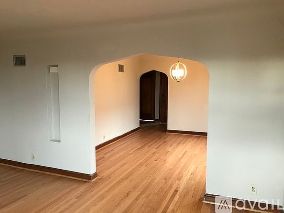 5th image of 5061 Oleatha Ave #2F