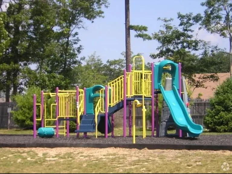 19 Leeward Ct #G13 — Photo 2
