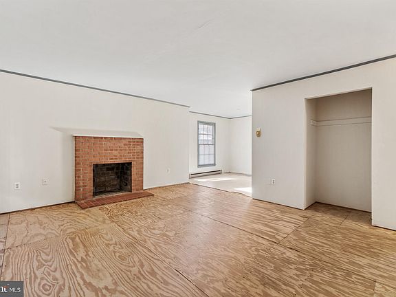 4th image of 1012 Hyde Park Dr