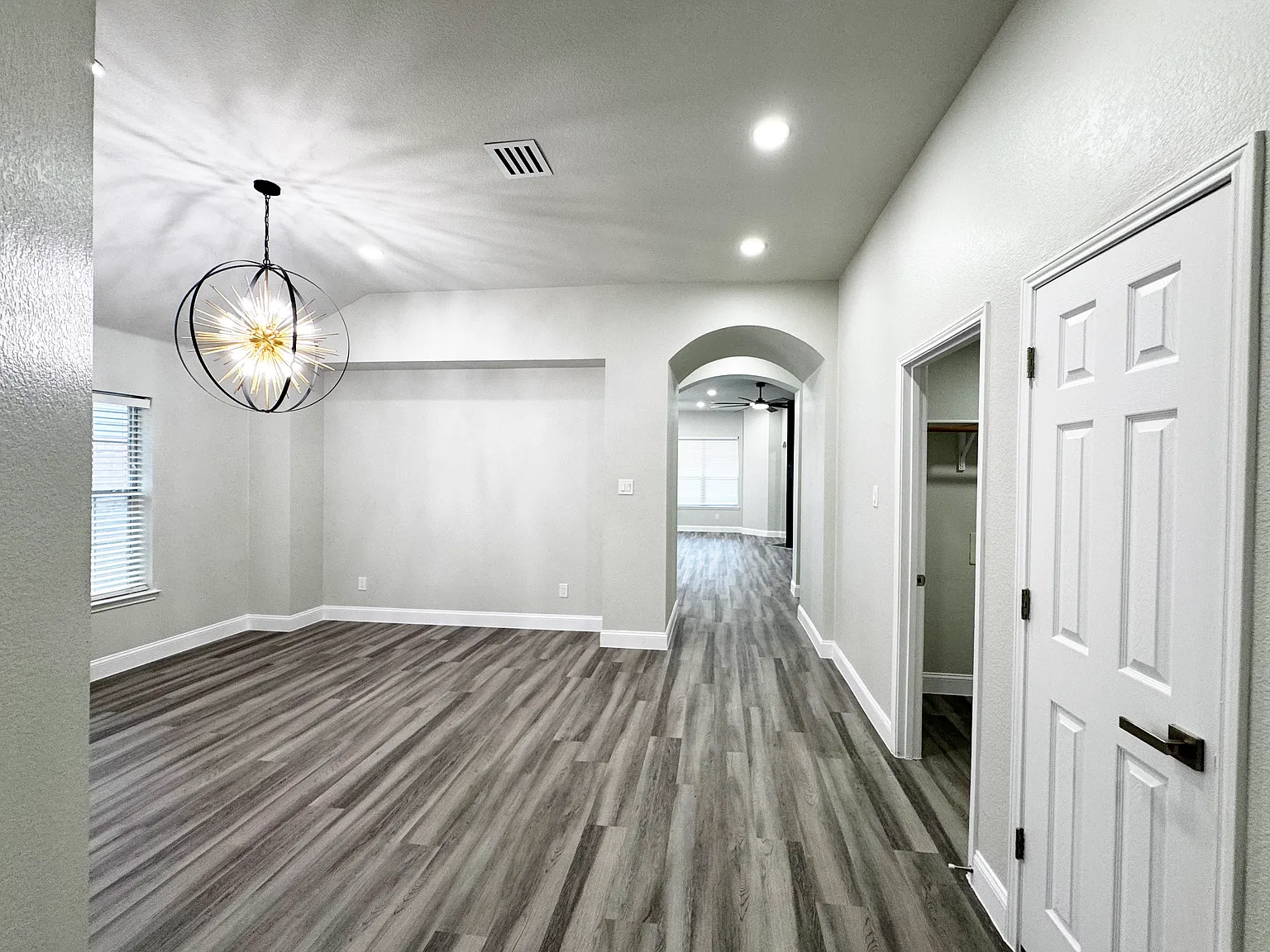 4 bed, 2150 sqft, $2,245 — Photo 2