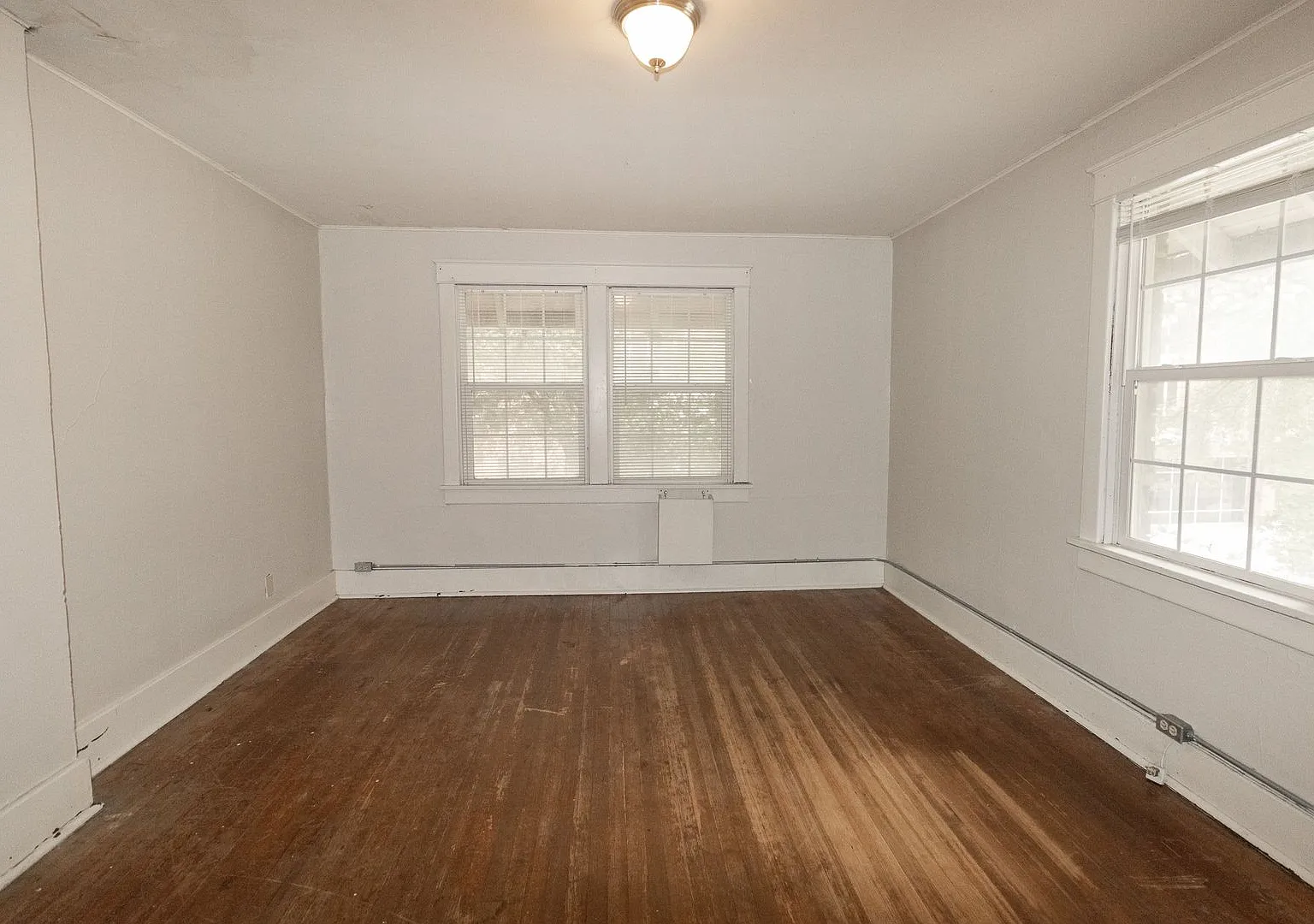 2 Bedroom House Just Steps From Downtown & Campus — Photo 1