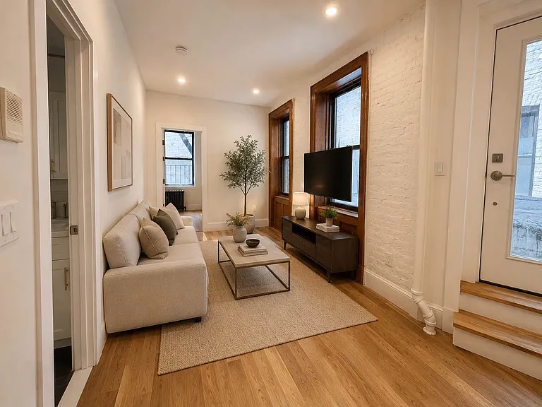 2 Bank St #1 — Photo 3