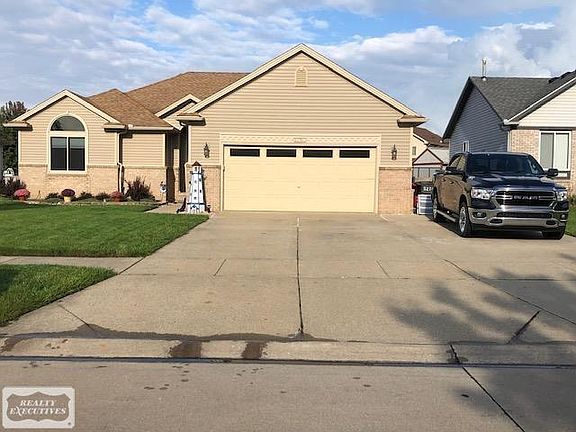 2nd image of 52766 Creekside Dr