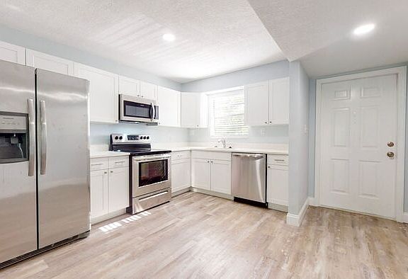 2nd image of 5305 North Blvd #401
