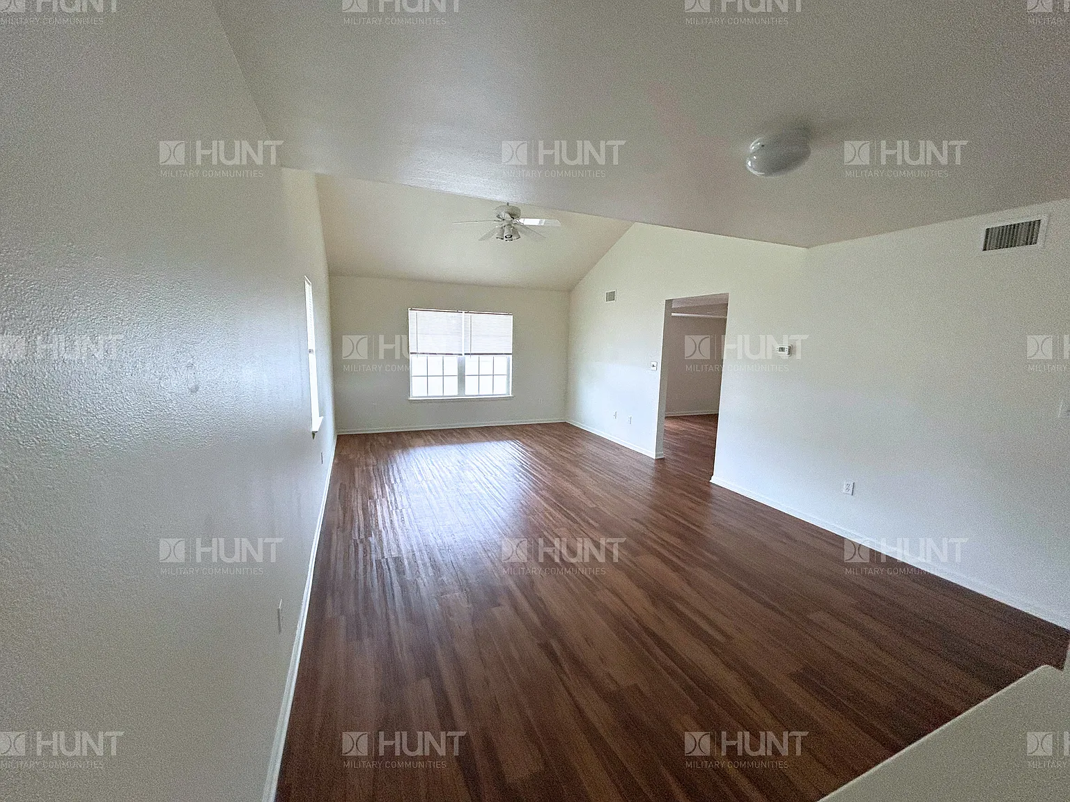 3 bed, 2.5 bath, 1861 sqft, $2,250 — Photo 2
