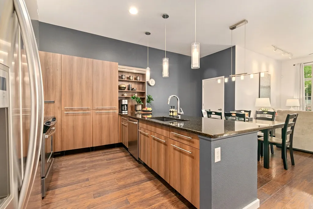 2 bed, 1280 sqft, $3,650 — Photo 3