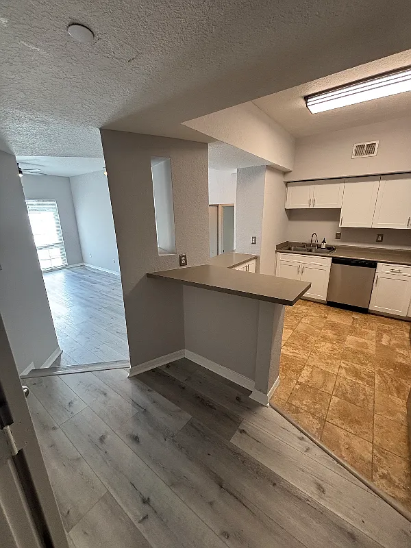 501 S Moody Ave — Photo 4