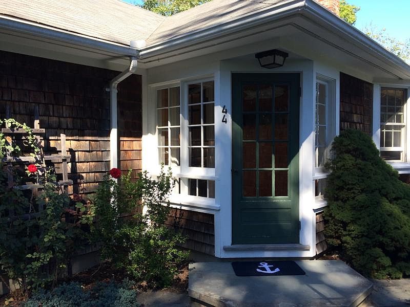 44 Briggs Rd, Saunderstown, RI 02874 Zillow