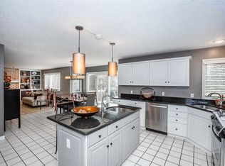 4615 Willow Wood Ct, Davenport, IA 52807
