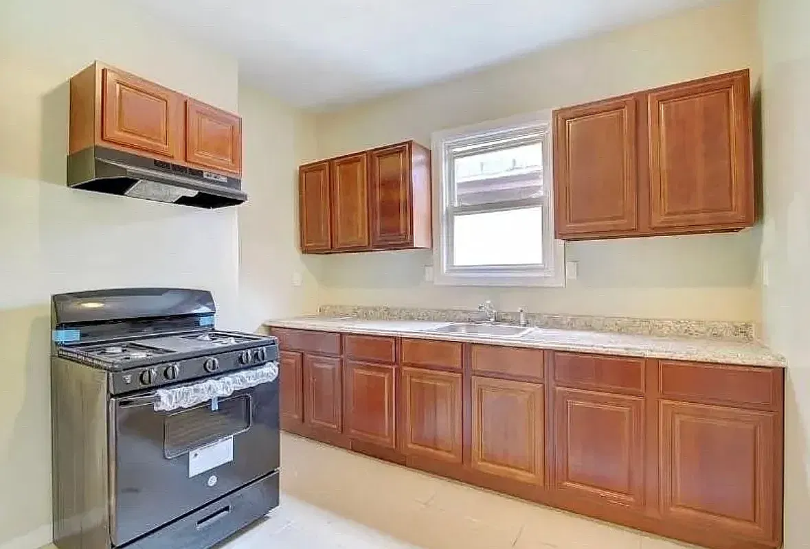 2 bed, 800 sqft, $2,049 — Photo 1