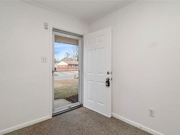 5th image of 3421 Victoria Dr