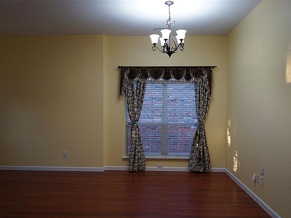 3rd image of 1509 Oakhollow Dr