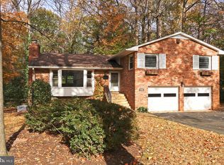 9708 Barlow Rd, Fairfax, VA 22031