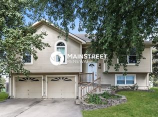 908 Winesap Ct, Belton, MO 64012