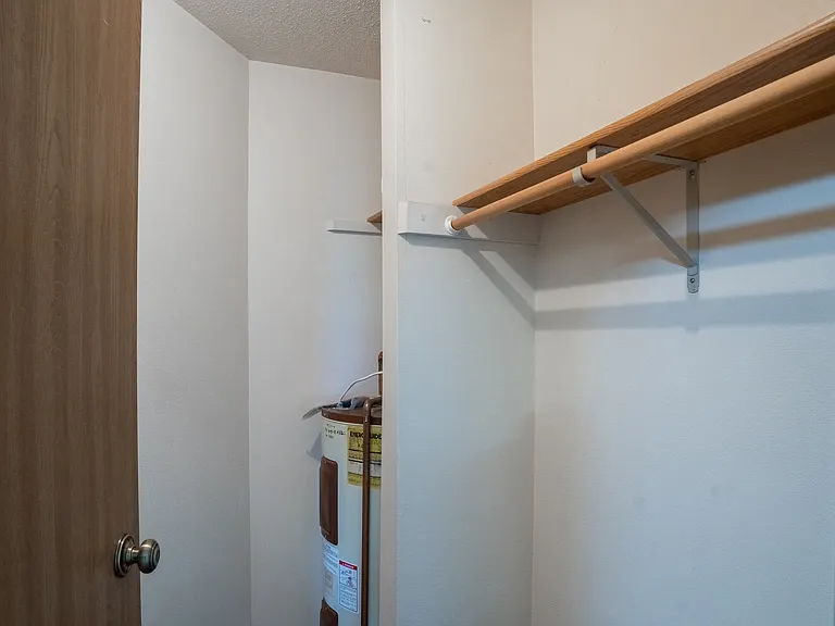 Fargo, ND Briar Pointe Apartments | Closet