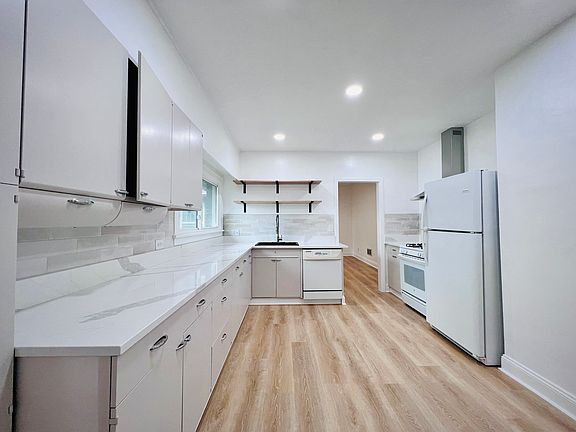 3rd image of 15315 S Joliet Rd #2