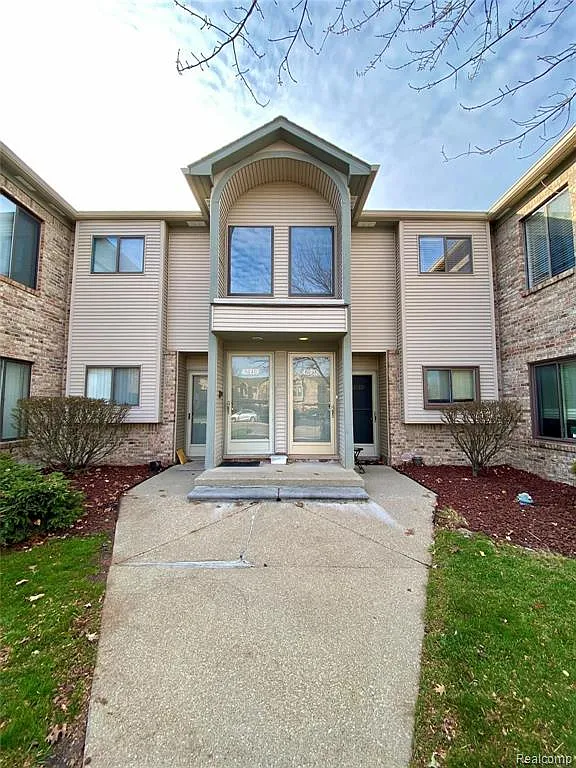 Building Photo - 42715 Lilley Pointe Dr #108
