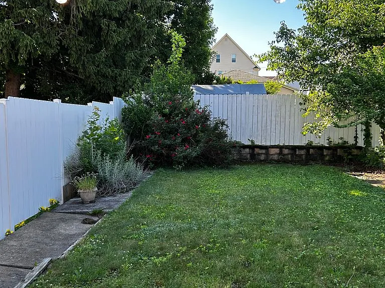 308 N Blakely St — Photo 21