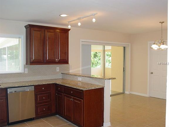 3rd image of 6717 Carovel Ave