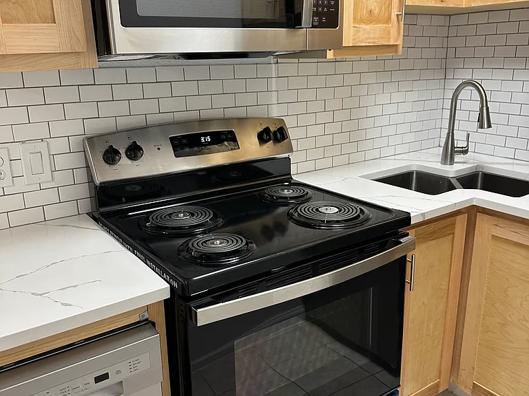 1221 Welch St #1 — Photo 4