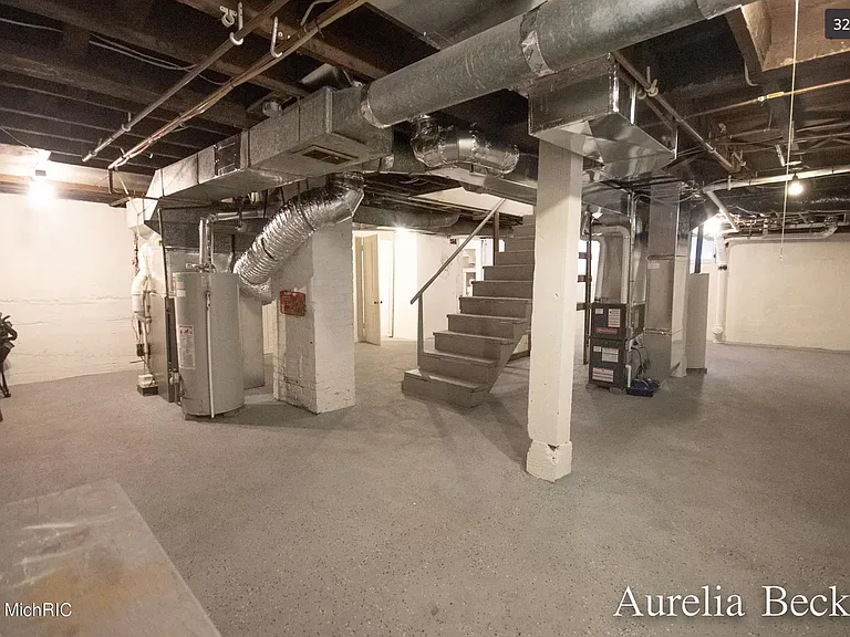 420 Lincoln Ave NW — Photo 28