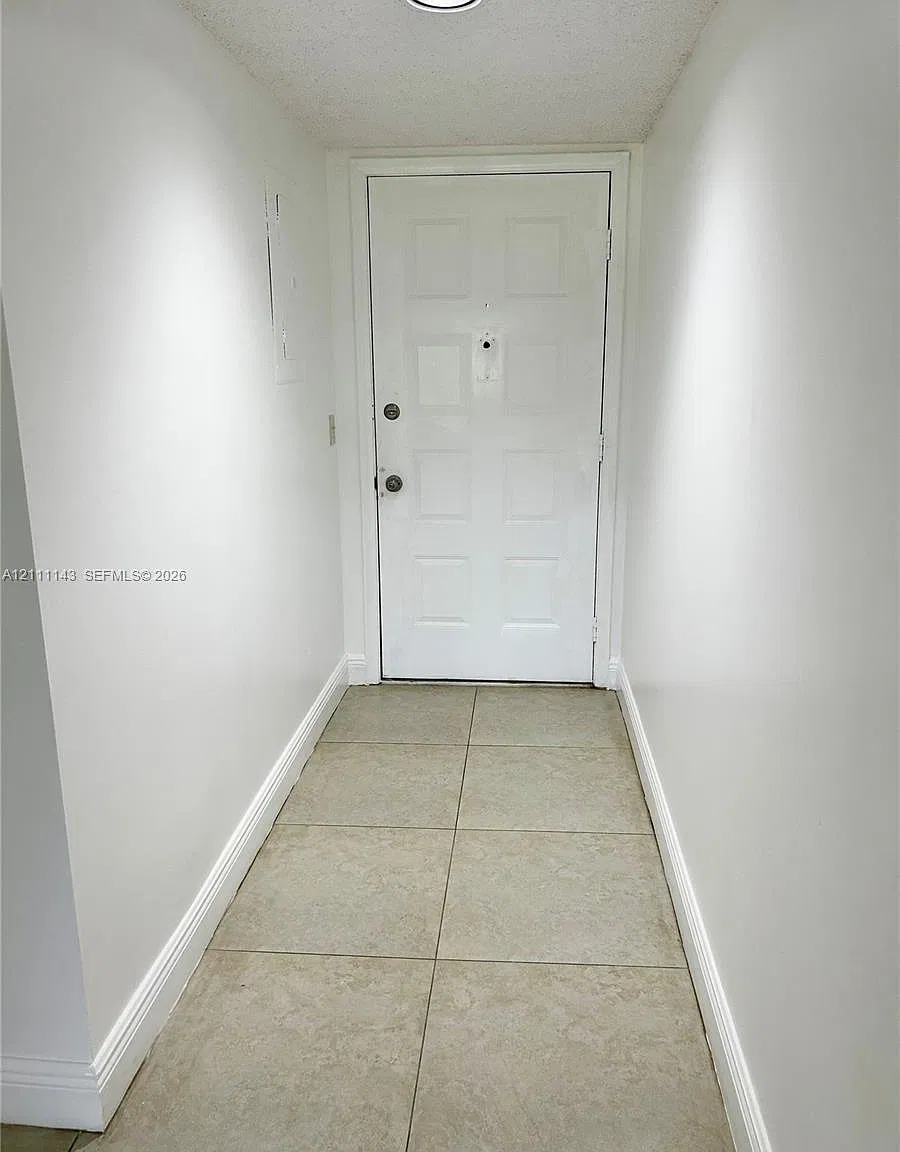 1300 SW 125th Ave — Photo 2