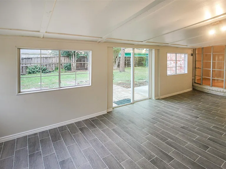 10534 Huntington Wood Dr — Photo 11