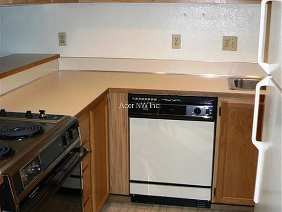 2nd image of 7404 W Lake Sammamish Pkwy NE