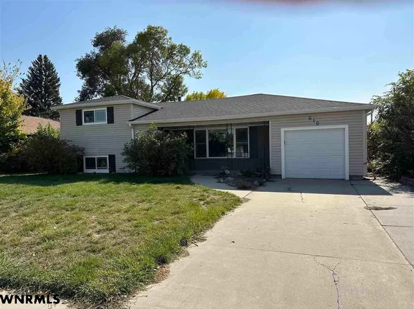610 E 28th St, Scottsbluff, NE 69361
