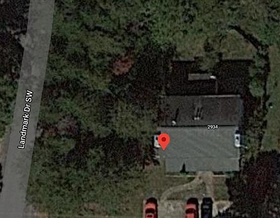 3rd image of 2936 Lakemont Dr SW
