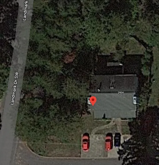 2936 Lakemont Dr SW — Photo 3