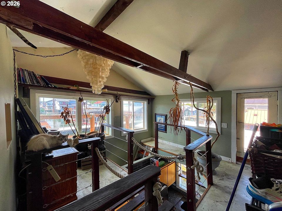 19th image of 1819 N Jantzen Ave