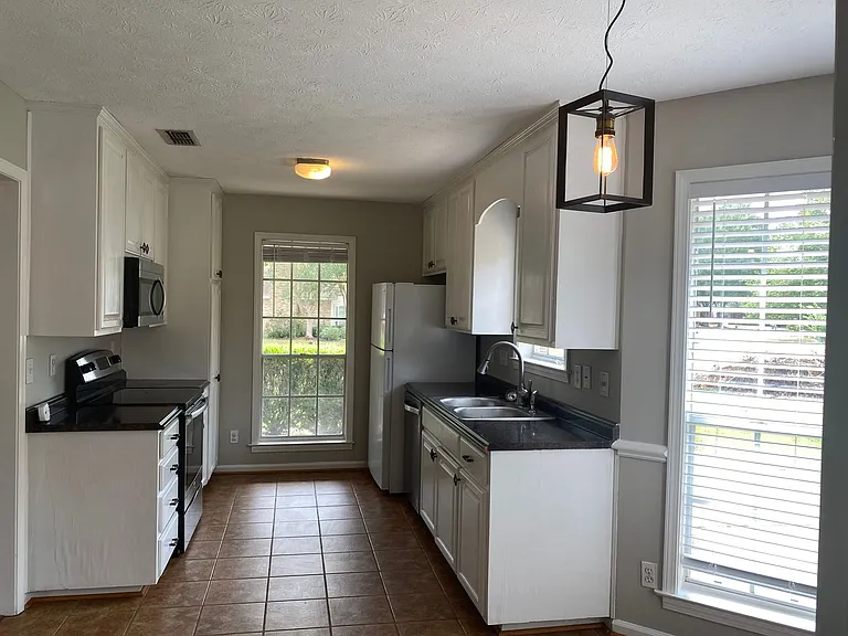 7301 Brampton Ln — Photo 9