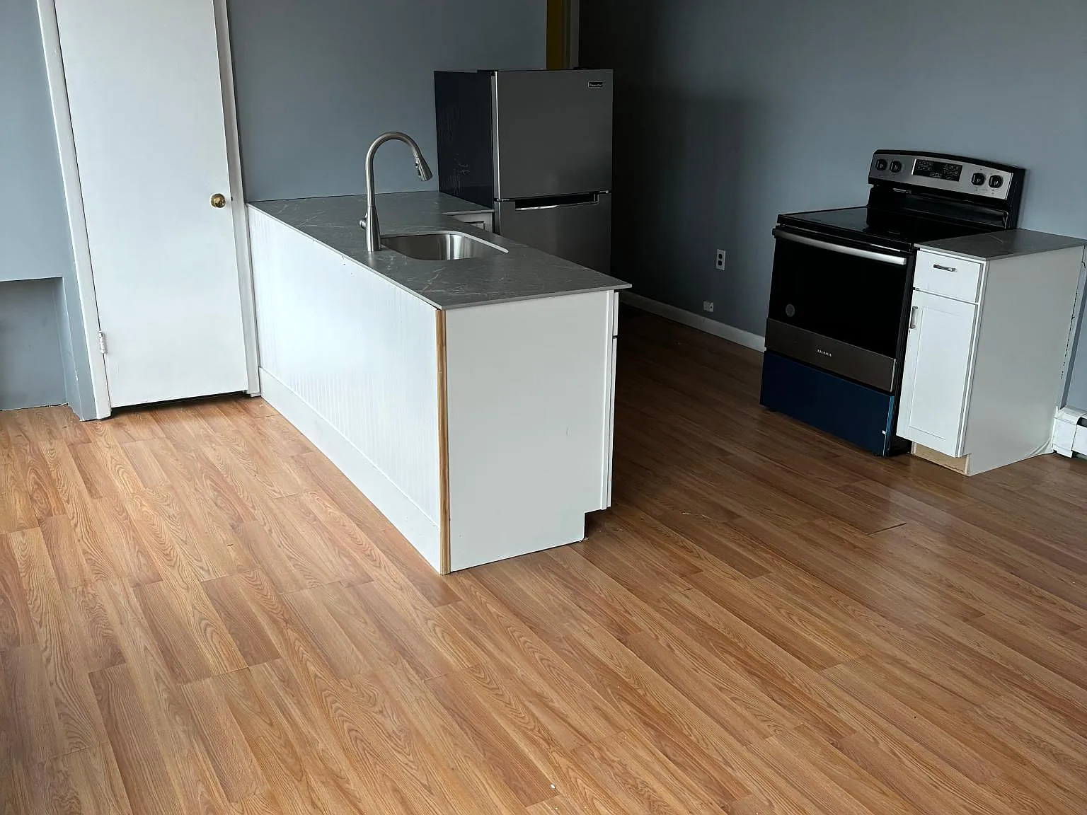 Studio, 350 sqft, $1,875 — Photo 1