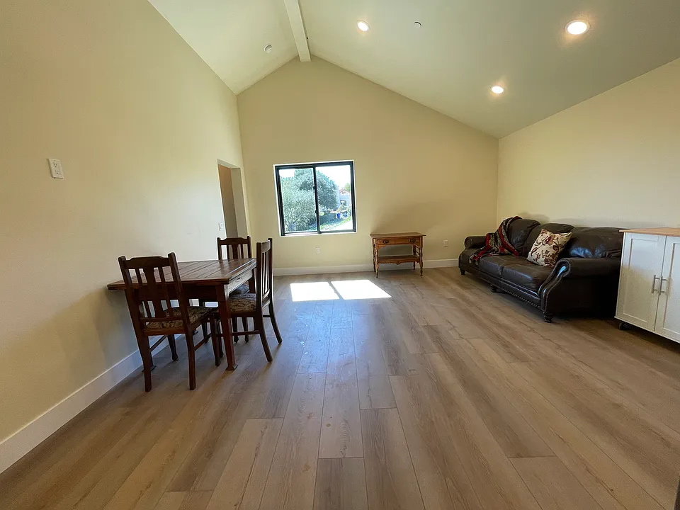 1864 View Point Rd