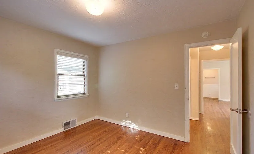 1 bed, 120 sqft, $675 — Photo 3