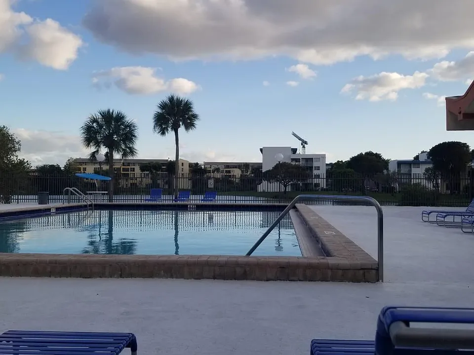 8889 Fontainebleau Blvd #211