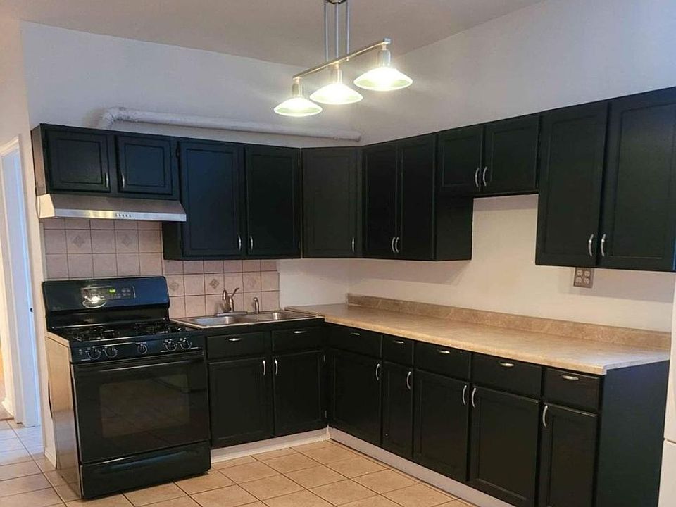 1st image of 3253 S Halsted St Floor 1