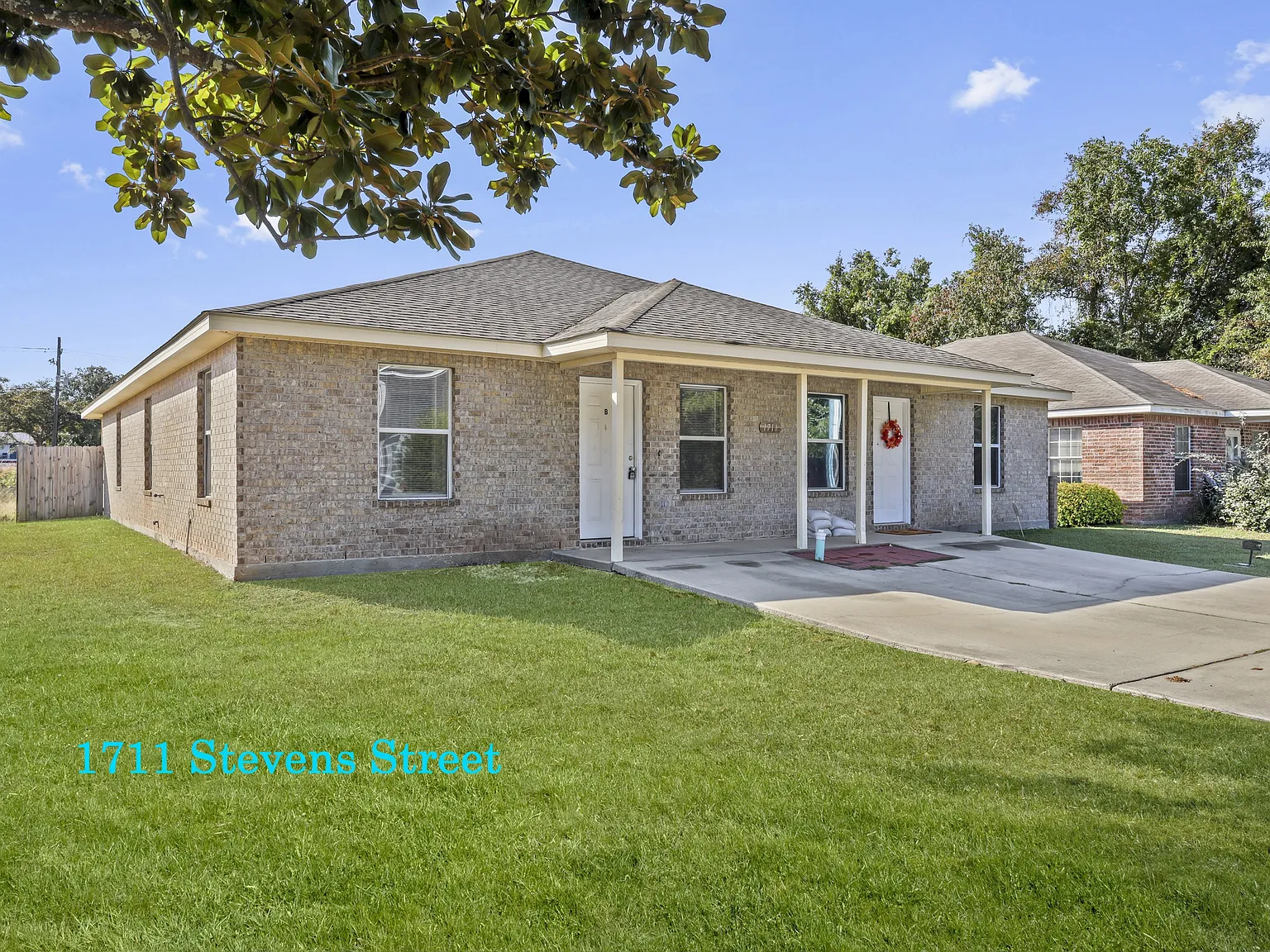 1711 Stevens St - A — Photo 1