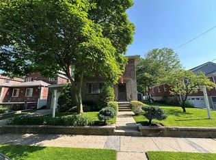 15718 26th Ave, Flushing, NY 11354