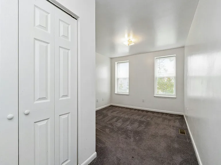2416 Jefferson St — Photo 6