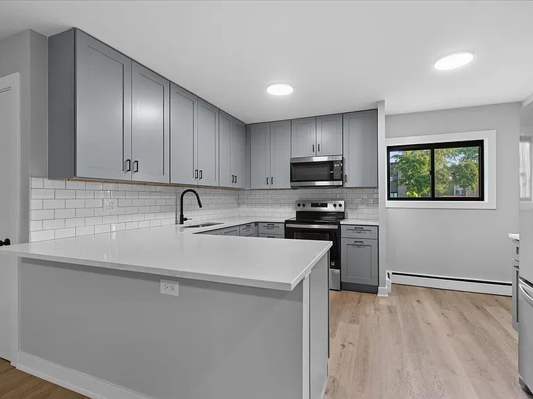 1000 Orchard Luxury Apartments — Photo 32