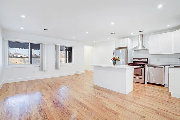 Sold by Compass | media 7