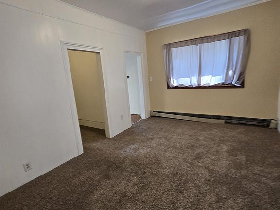 4th image of 907 Michigan St