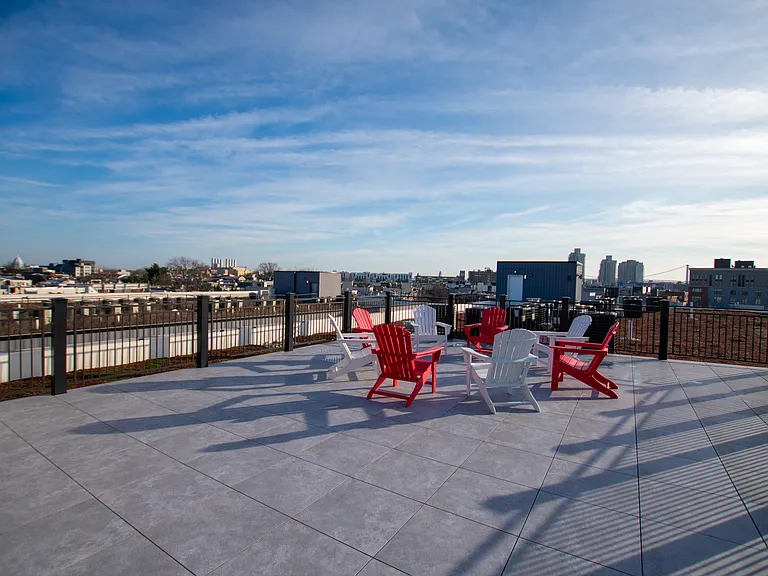 1325 N Lee St — Photo 8