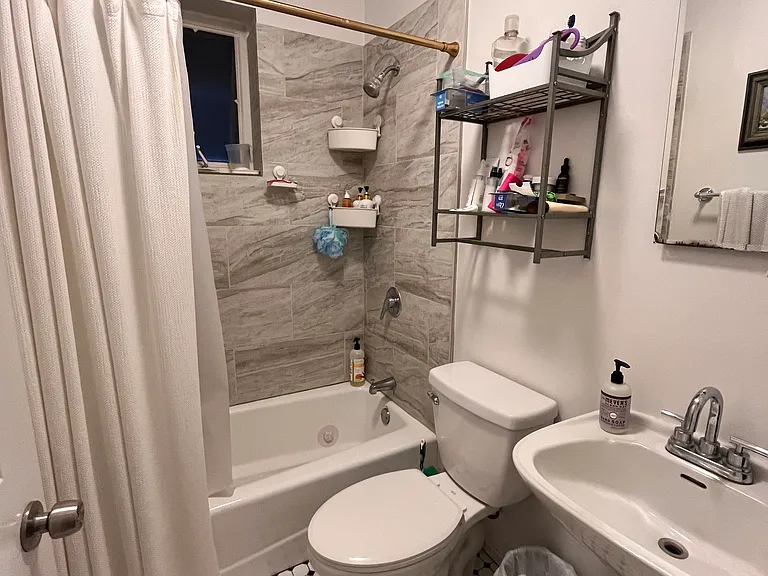 1453 W Thomas St #1R — Photo 13