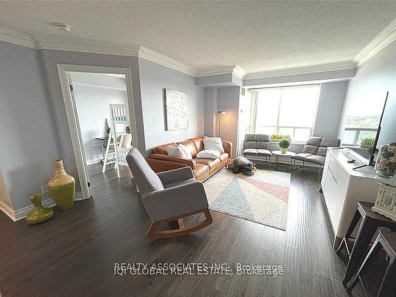 2nd image of 2 Clairtrell Rd Unit 1106